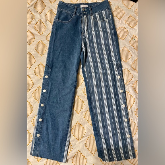 Button Down Striped Mom Jeans - Picture 3 of 4